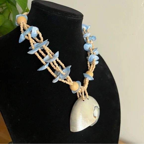 📌SOLD📌Boho Beach White shell pendant with multi-strand blue shell necklace - Picture 8 of 11